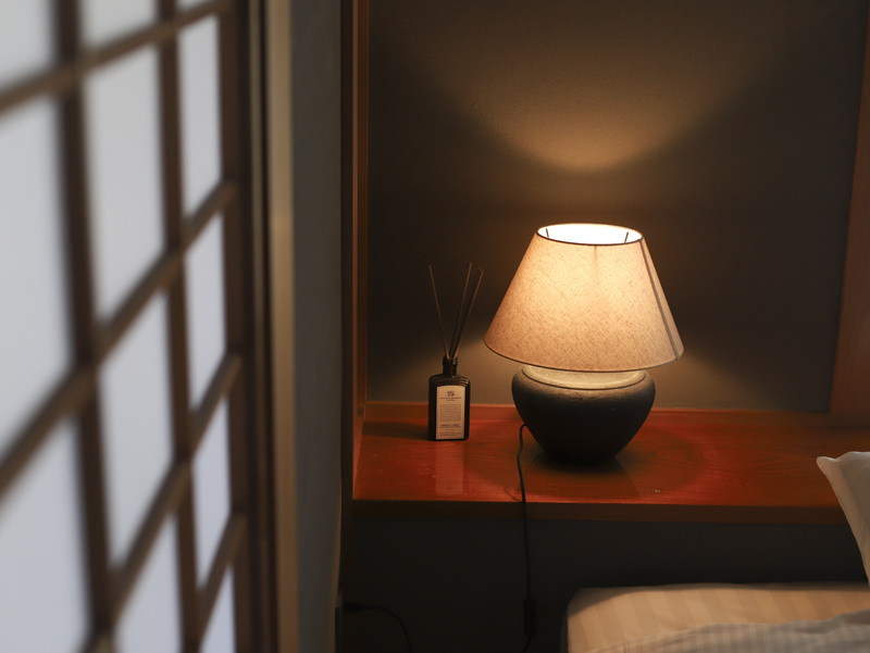 ベッドサイドランプ